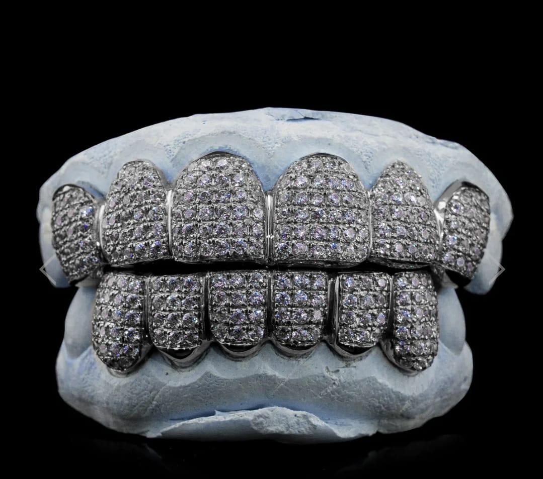 FULLY BUSTDOWN ICED GRILLZ (STRAIGHT SETTING) [CUSTOM-FIT]